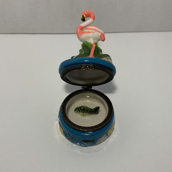 Flamingo Trinket Pill Box With Fish Trinket Tropical Flamingo Fish Water 4”H - Picture 3 of 13